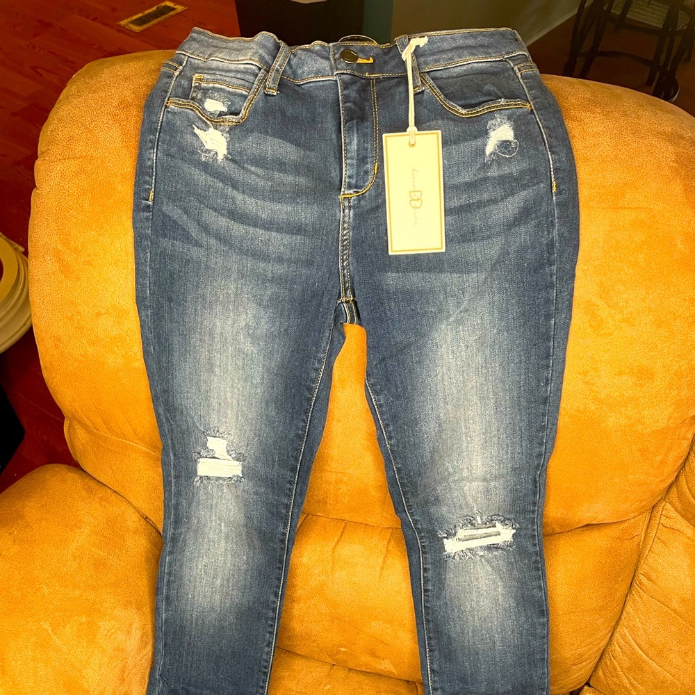 New with tags distressed jeans